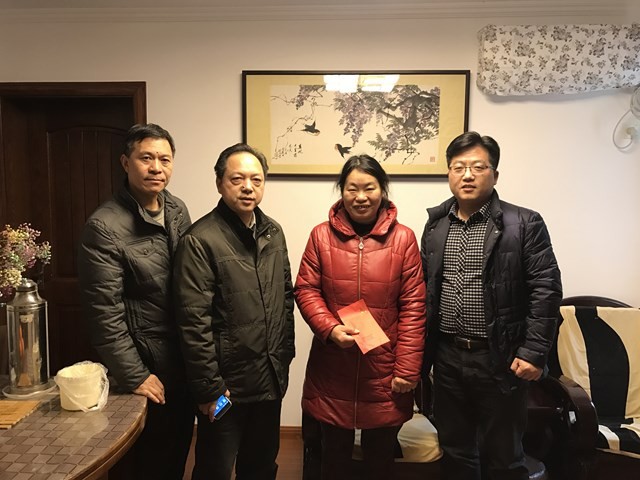 公司工会慰问劳模和困难职工家庭