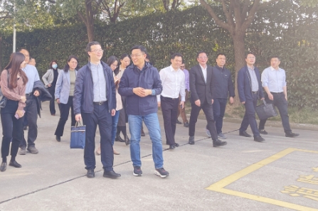 国家药监局调研组到吴中医药苏州制药厂进行走访调研